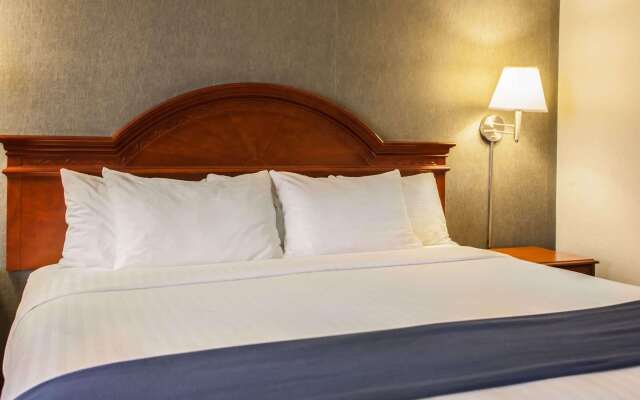 Quality Inn and Suites St Charles - West Chicago