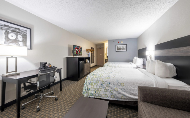HomeTown Inn by Red Roof East Syracuse