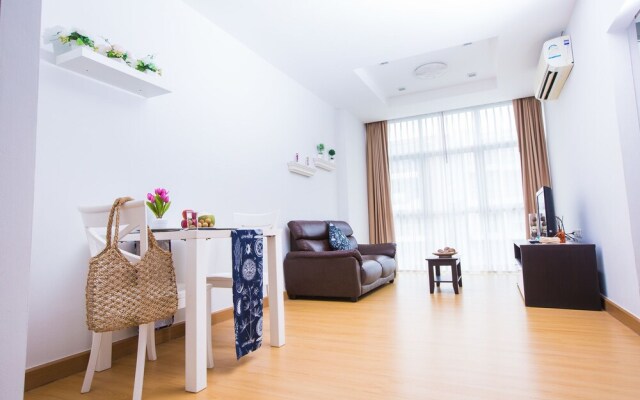 The Seacondo (Room for Holiday)