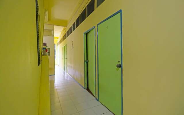 SPOT ON 92186 Penginapan LorraNearPasar Oleh Oleh