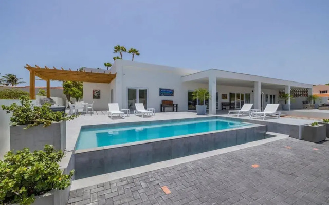 Modern Trestrapi Beach Villa 8 bed 8 Bath 2 Pools