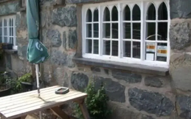 Tyn-Y-Groes Hotel