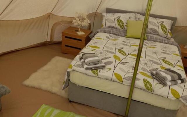 Log cabin retreat and luxury bell tent