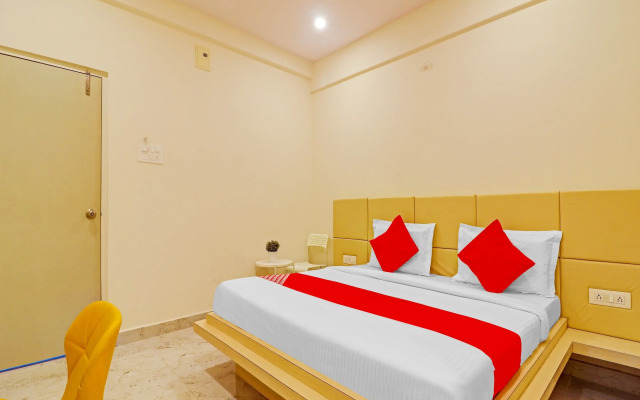 Super OYO Flagship Landcorp Hotels Near Shilparamam