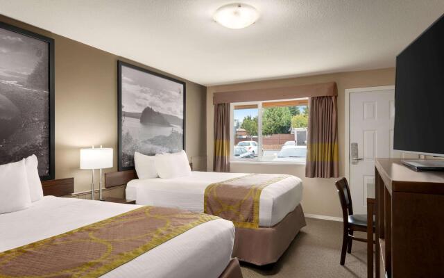 Super 8 by Wyndham Courtenay