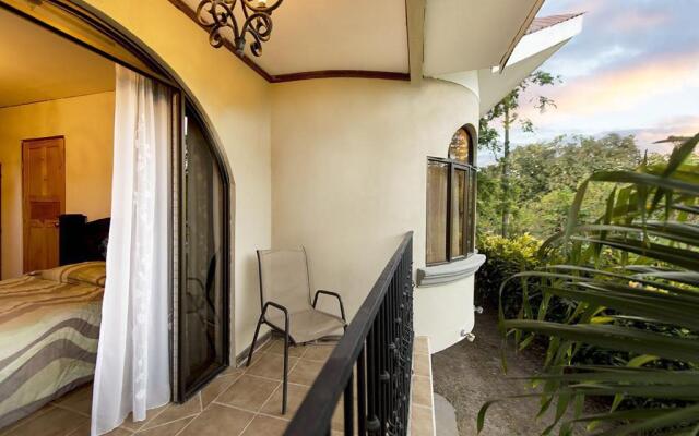 Pura Vida House Cabo Blanco