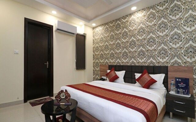 OYO 11611 Royal Palace Inn