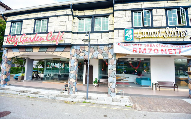 Lumut Suites