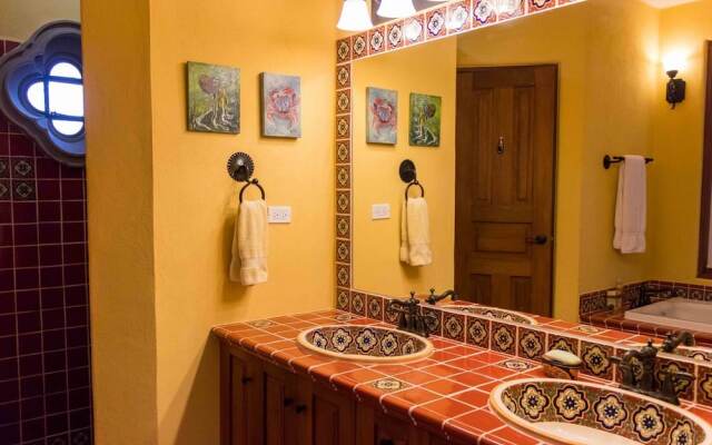 Casa Encantada 3 BR by Casago