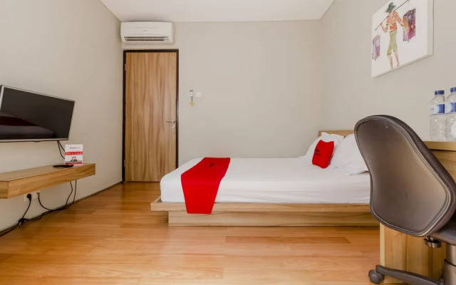 RedDoorz Plus @ Permata Karawaci
