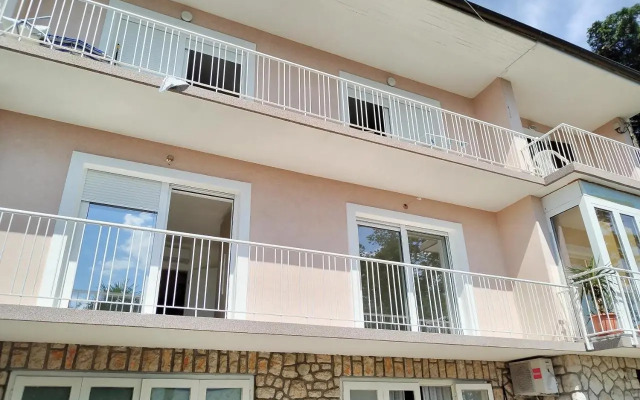 Guesthouse Porto 100m see, close Sandy beach, Pebble beach