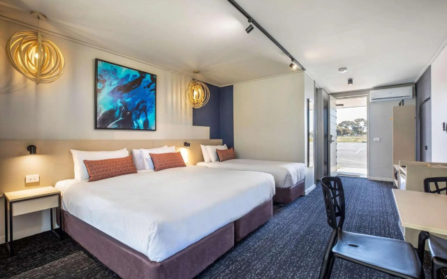 Nightcap at Gateway Hotel