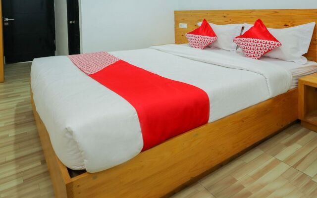 OYO 1317 Pinnus Residence Syariah