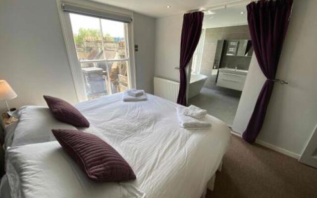 Bath Roof Terrace Apartment, City Centre, Sleeps 8