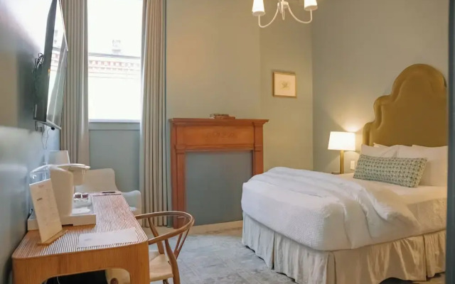 The Woodward Hotel