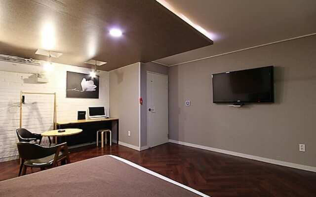 Hotel 385