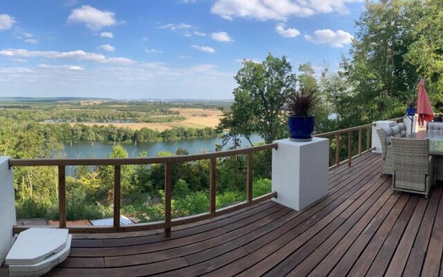 Villa avec vue et piscine à moins d'1h de Paris