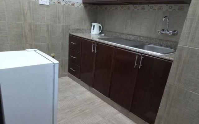 Super Oyo 147 Babylon Furnished Apartment