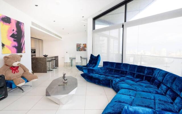 River Side View Luxury Penthouse Apartment