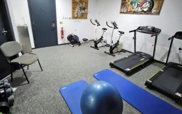 1 Bed Flat - Sleeps 2 - Parking - Balcony - Wifi