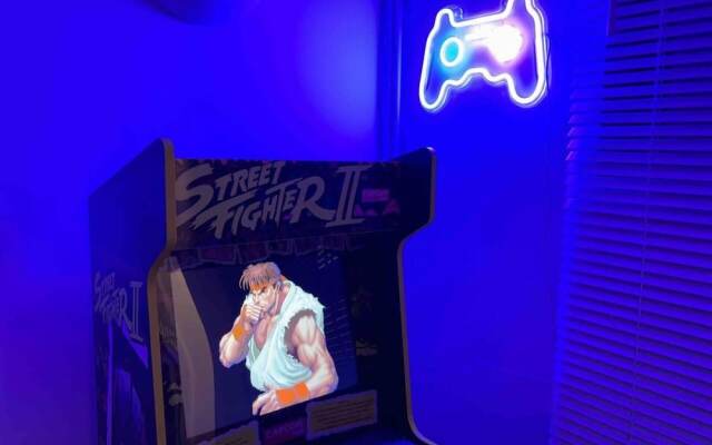 Essex 2-bed House nr Stanstead With Arcade Machine