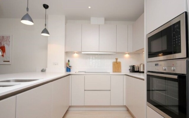 8 The Salterns, Chichester 402400