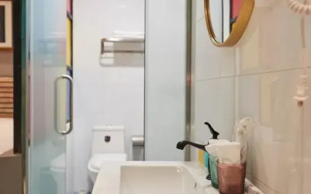 Yinian Hostel