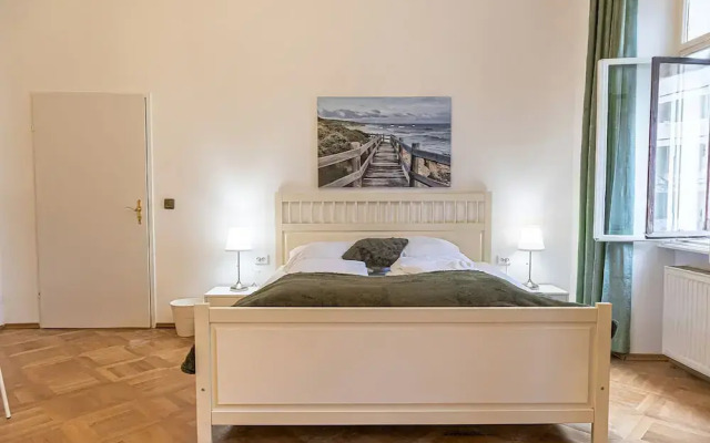 Spacious 4BR Apt Long Stay Friendly