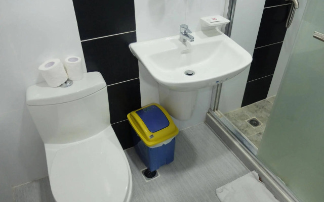OYO 700 Pj Inn Hotel