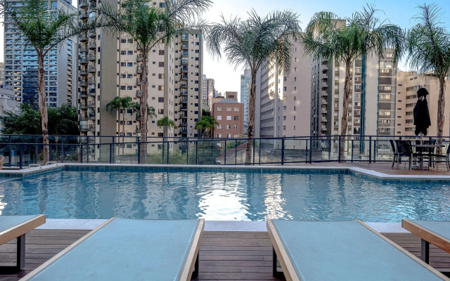 Studio 16º andar com piscina aquecida e A/C