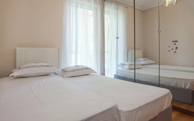 Luxe 3 Bd Penthouse 5 Min from Drosia