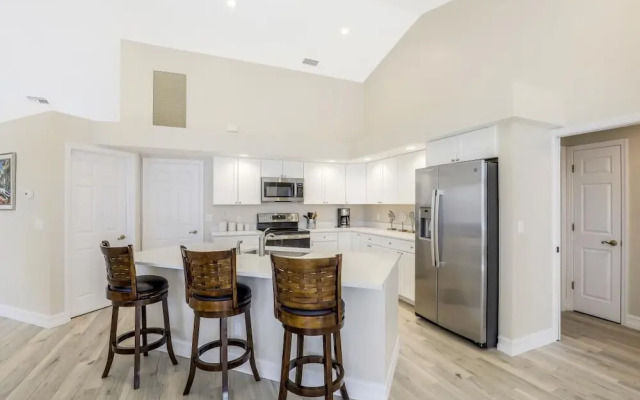 Waterfront Home With Spectacular View, Pool and spa