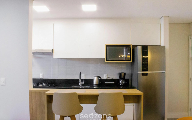 Apto moderno com piscina e churrasqueira CRR201