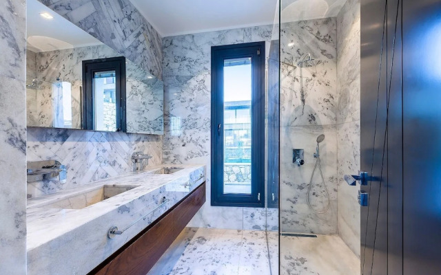 7 Deluxe - Seductive Style and Serenity