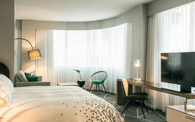 Renaissance Montreal Downtown Hotel