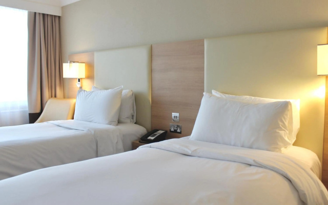 Renaissance London Heathrow Hotel