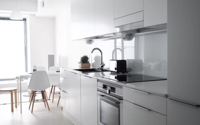 2ndhomes Central Tower Apt near Train St