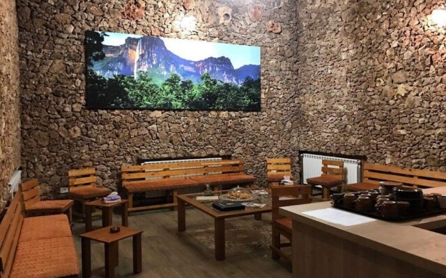 Laze Fountain Eco Hotel