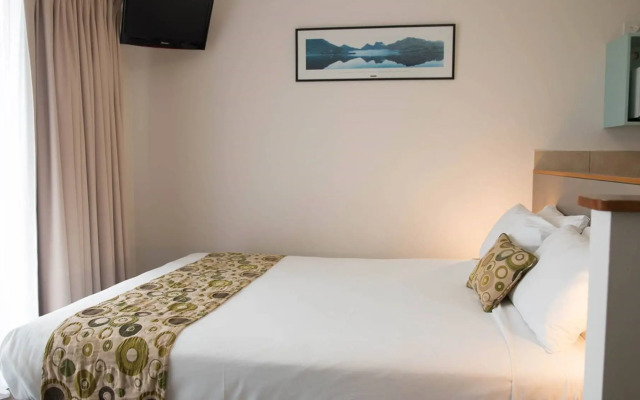 Adina Place Motel Apartments