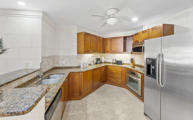 Royal Apartment 221 by Island Villas