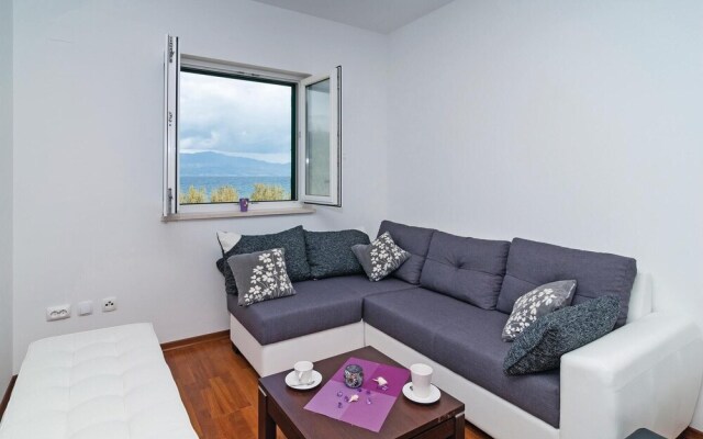 Beautiful Apartment in Sutivan With 2 Bedrooms and Wifi