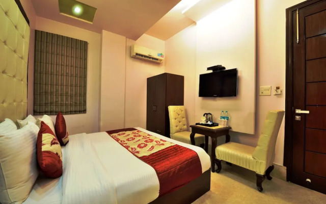 Hotel Taksh Inn