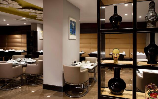 The One Alma Paris
