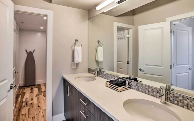 Trendy Denver Townhouse ~ 3 Miles to Downtown!