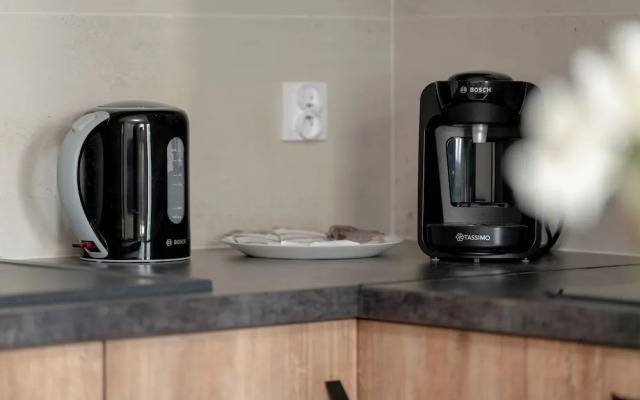 Apartment With Parking by Renters