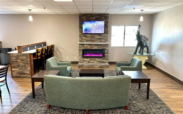 AmericInn & Suites By Wyndham Baraboo Event Center