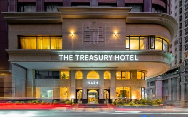 Shanghai People's Square Nanjing East Road Pedestrian Street Treasury Hotel