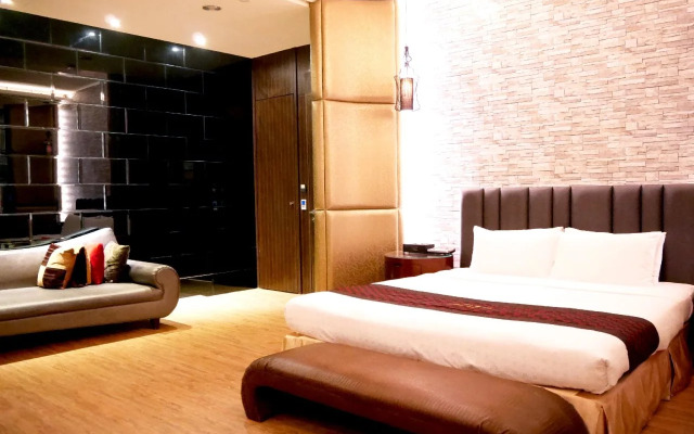 Moonshy Boutique Motel