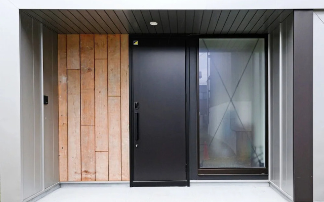 D plus one doors