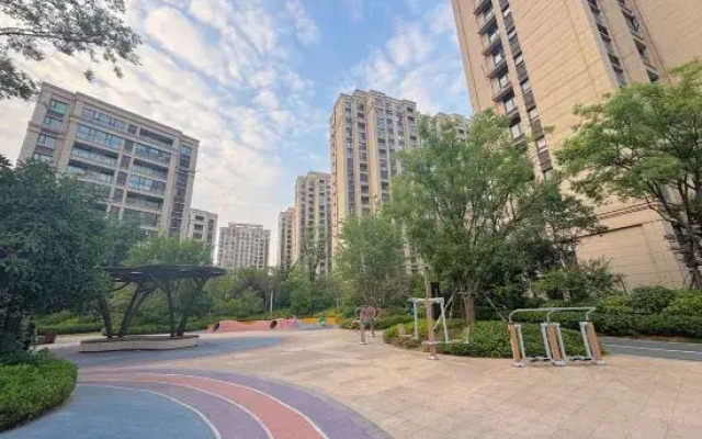 Sparkle Inn (silver base animal kingdom)